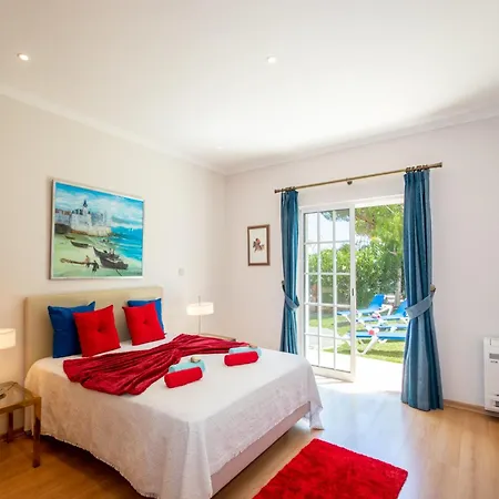 Villa In Algarve With Heated Pool & Bbq *