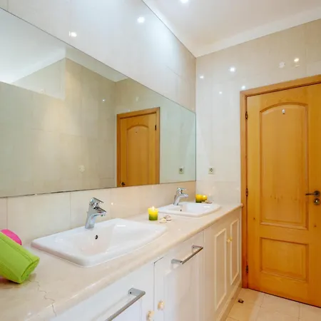 Villa In Algarve With Heated Pool & Bbq Vila *