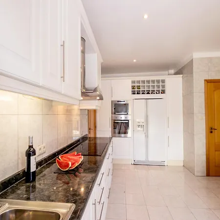 Villa In Algarve With Heated Pool & Bbq Villa Almancil