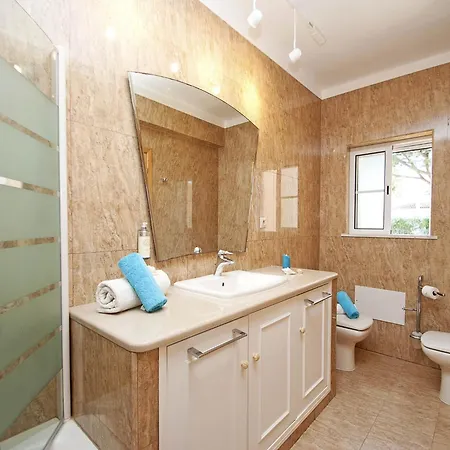 Villa In Algarve With Heated Pool & Bbq *