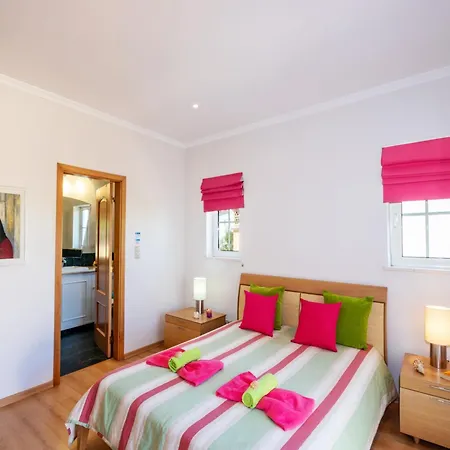 Villa In Algarve With Heated Pool & Bbq