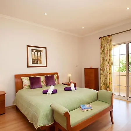 Villa In Algarve With Heated Pool & Bbq Villa