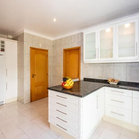 Villa In Algarve With Heated Pool & Bbq Vila Almancil