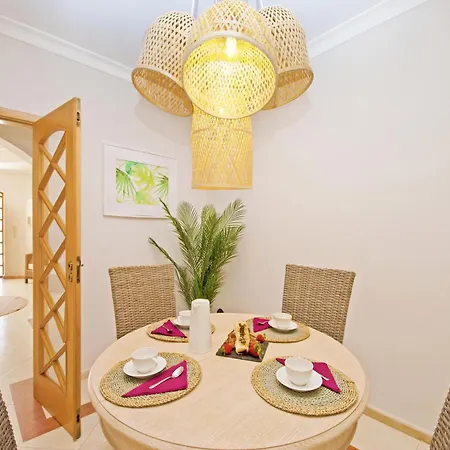 Villa In Algarve With Heated Pool & Bbq Villa *