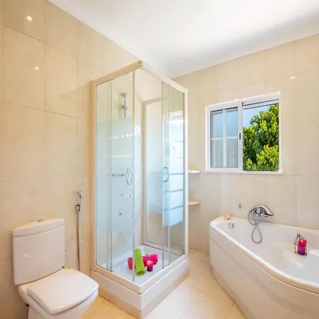Villa Villa In Algarve With Heated Pool & Bbq *