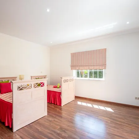 Villa In Algarve With Heated Pool & Bbq *