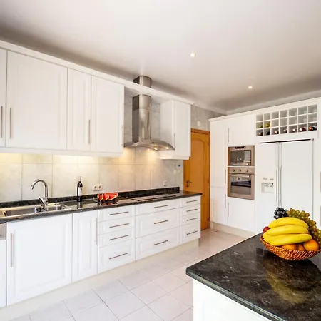 Villa In Algarve With Heated Pool & Bbq Vila Almancil