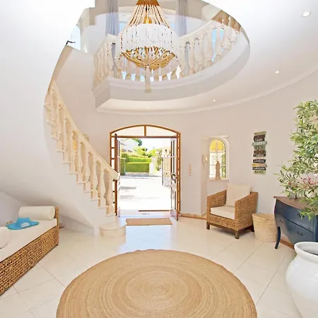 Villa In Algarve With Heated Pool & Bbq Vila