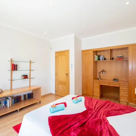 Villa Villa In Algarve With Heated Pool & Bbq