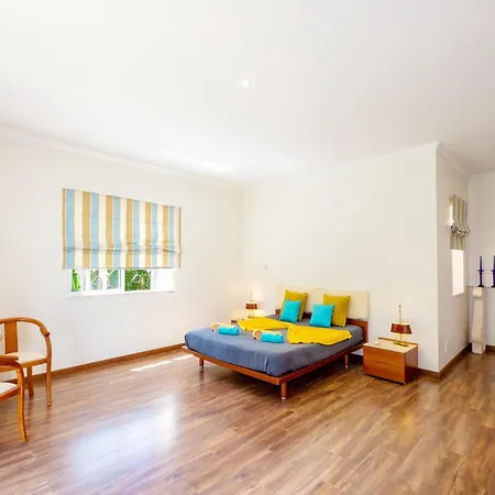 Villa In Algarve With Heated Pool & Bbq